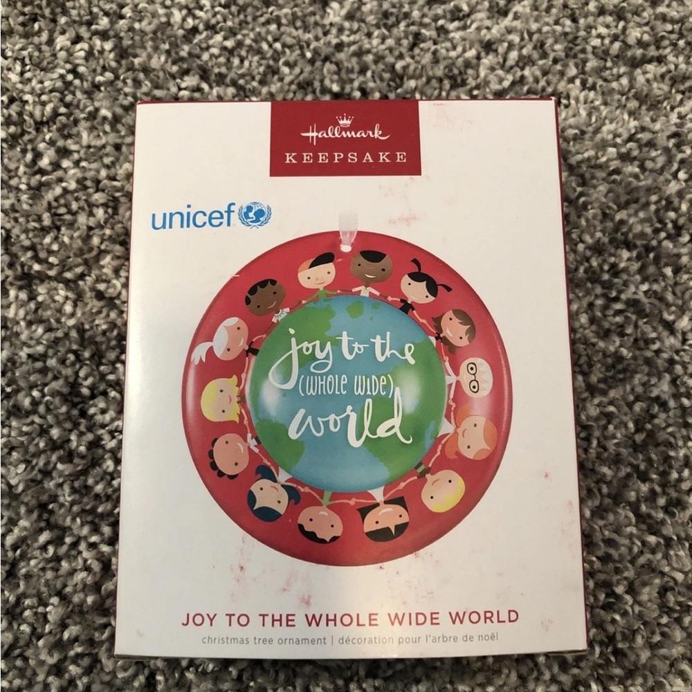 Hallmark 2022 Joy To the Whole Wide World Ornament - NEW